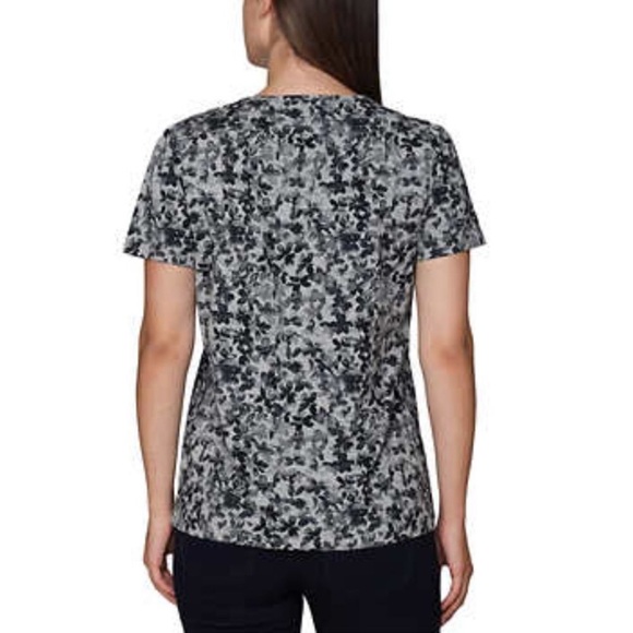 XL: Nicole Miller Floral Short Sleeve Shirt. - Picture 9 of 9